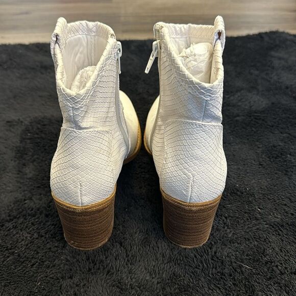 Dirty Laundry Womens Unite White Western Ankle Boots. Snake Mid Heel - Picture 5 of 11